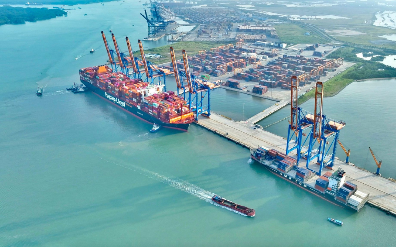 Tàu neo chờ trước khi container cập cảng sớm theo ATA thực tế