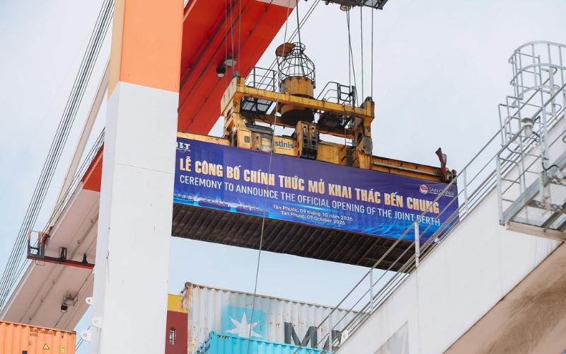 Ceremony banner for the opening of the CMIT TCTT joint berth at Tan Phuoc on October 9, 2026