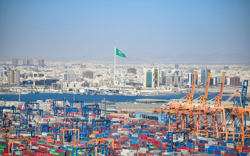 Jeddah port overloaded, trucks queue to enter due to Hormuz congestion