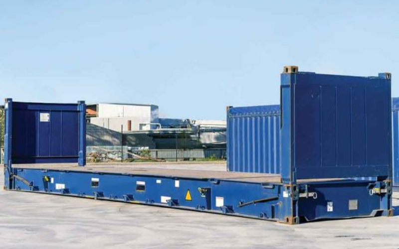 Container Flat Rack đang chở máy móc quá khổ quá tải trong dự án vận tải biển.