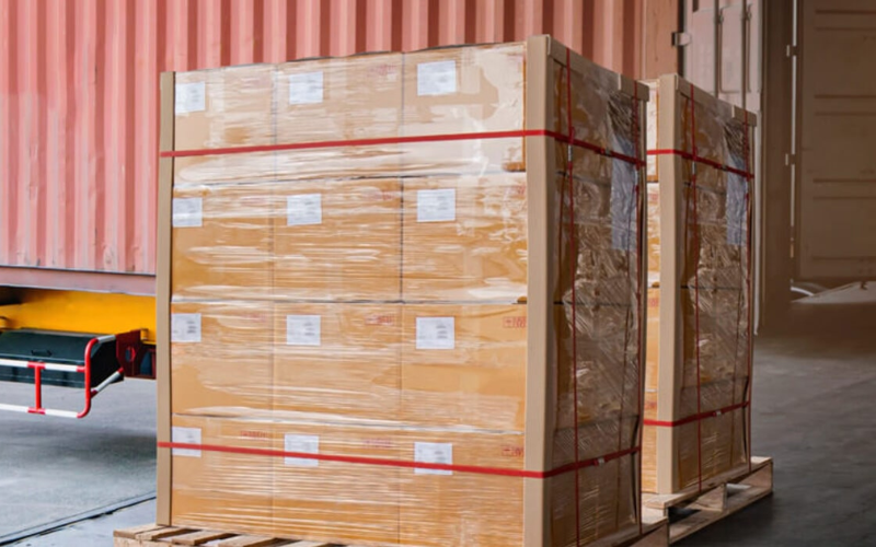 Đóng gói hàng lẻ LCL xuất khẩu bằng kiện gỗ và dán nhãn shipping mark đúng tiêu chuẩn.