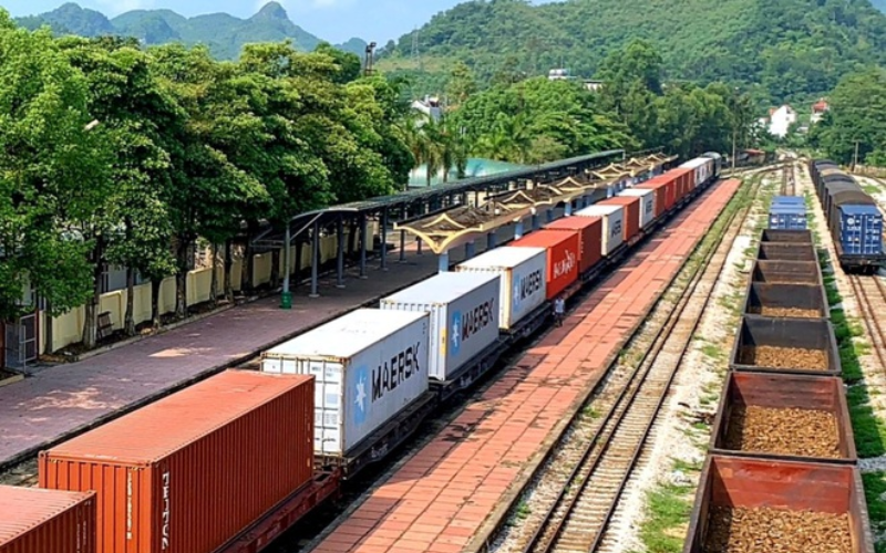 Chuyển dịch sang vận tải đường sắt là giải pháp logistics thay thế hiệu quả khi cước vận tải biển quá đắt đỏ.