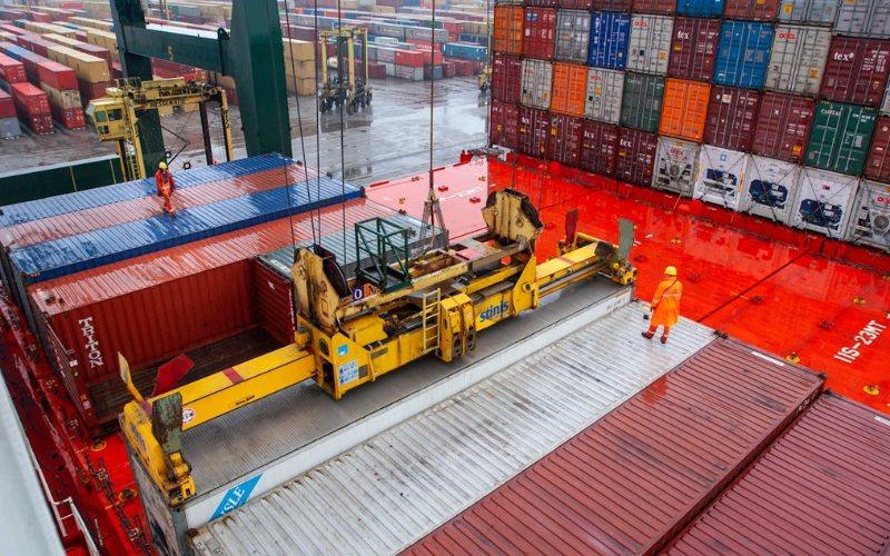 Hệ Thống Vận Tải Container Hiện Đại