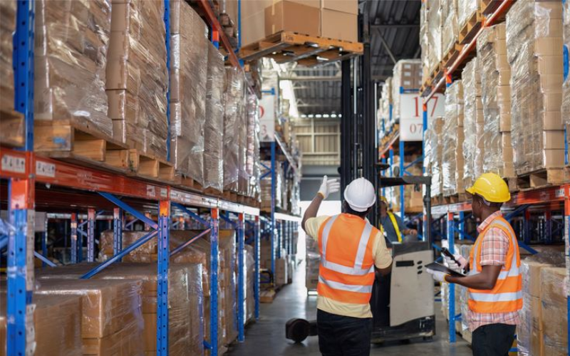 Kiểm soát hàng tồn kho chính xác giúp doanh nghiệp tiết kiệm chi phí vận chuyển hàng hoá nội địa.