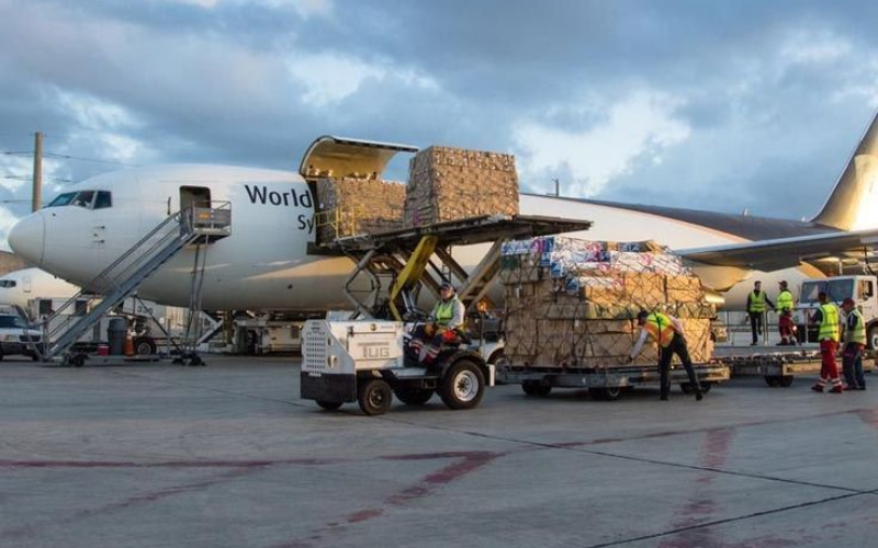Vận chuyển hàng hóa lên máy bay dành cho đường hàng không cho hàng giá trị cao