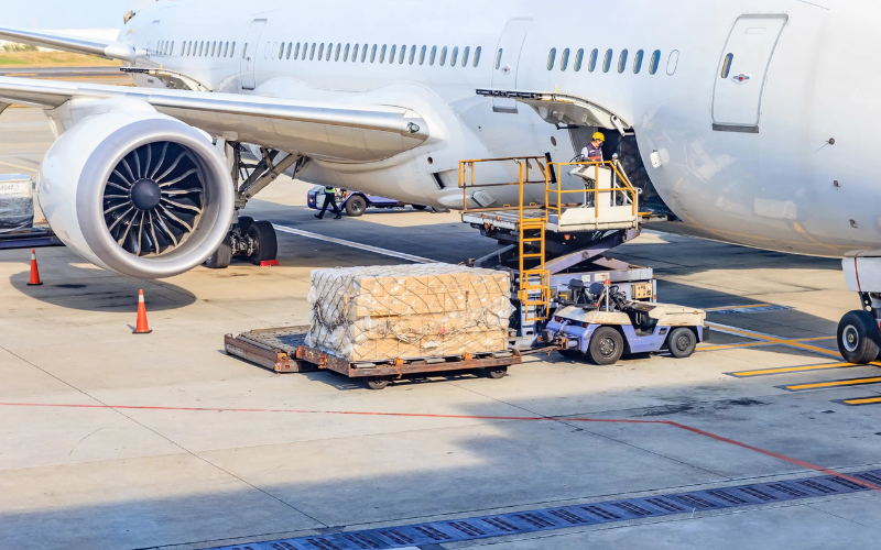 Phối Hợp Đơn Vị Logistics Xử Lý Thủ Tục Vận Chuyển Hàng Không