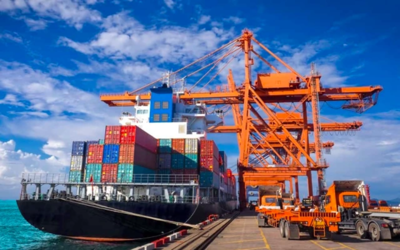 Tác động của chiến sự Trung Đông khiến cước vận tải biển quốc tế tăng vọt.