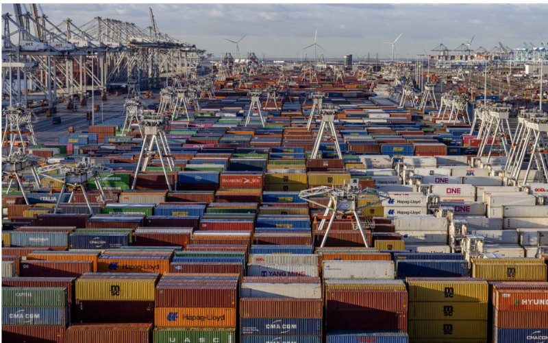 Nguy cơ tắc nghẽn cảng do container ùn tắc tại terminal cảng Rotterdam