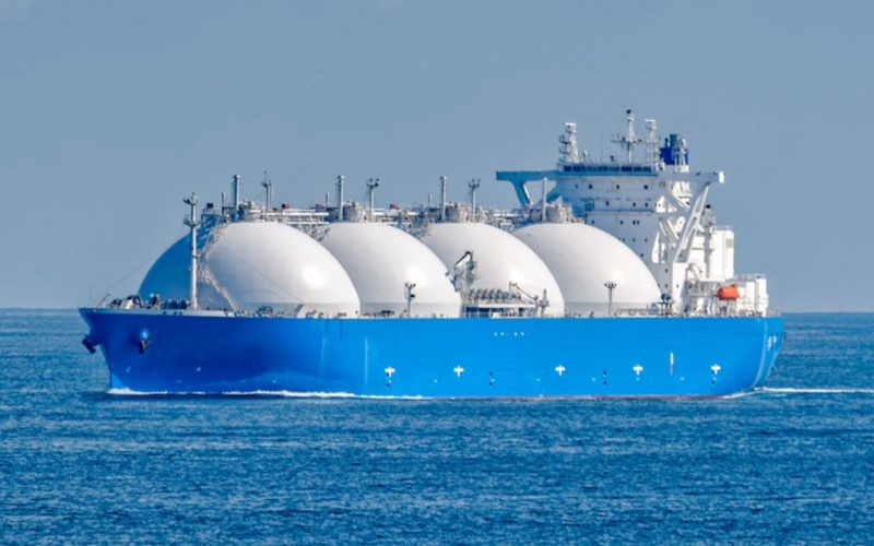 Tàu tanker chuyên dụng chở dầu và khí hóa lỏng an toàn.