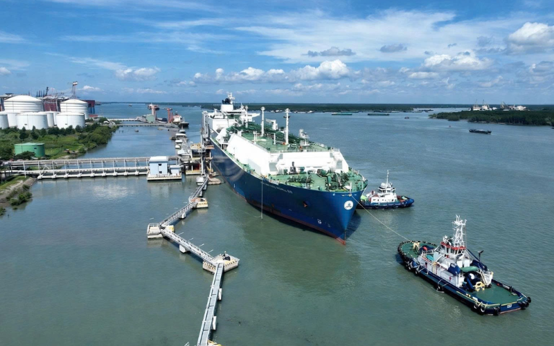 Hình ảnh thực tế tàu FAT H AL KHAIR vận chuyển LNG đường biển cập bến an toàn trong tuyến vận tải biển Trung Đông