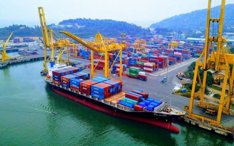 FCL containers carrying consumer general cargo prepared for domestic sea freight shipping options