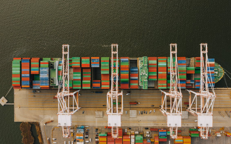 Vận Tải Container Kết Nối Cảng Biển Nước Sâu