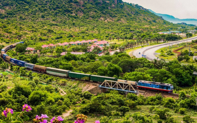 Sự phối hợp giữa vận tải đường sắt và đường bộ giúp tối ưu hóa giải pháp vận tải đa phương thức.