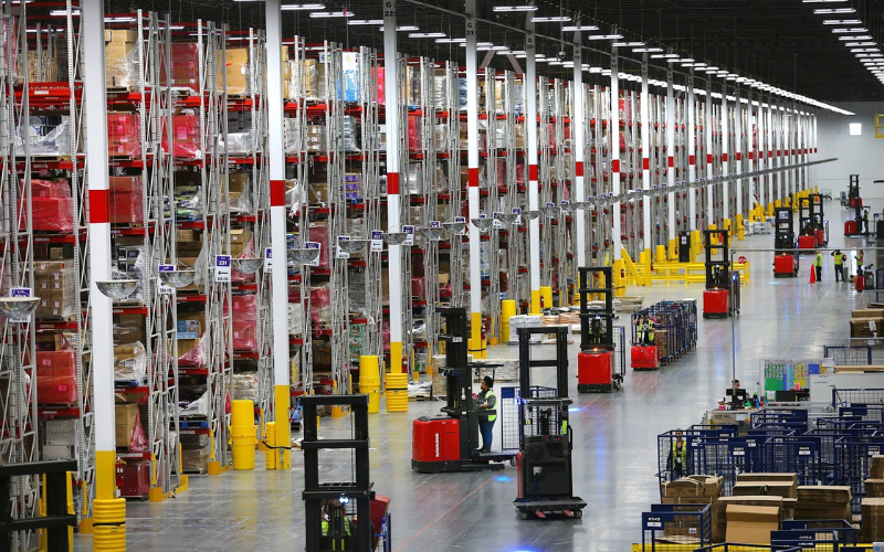 Ứng dụng công nghệ vào quản lý kho bãi thông minh hỗ trợ logistics và vận chuyển hàng hoá nội địa.