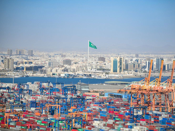 Tắc Nghẽn Hormuz Khiến Cảng Jebel Ali Giảm 90% Sản Lượng Hàng Hóa